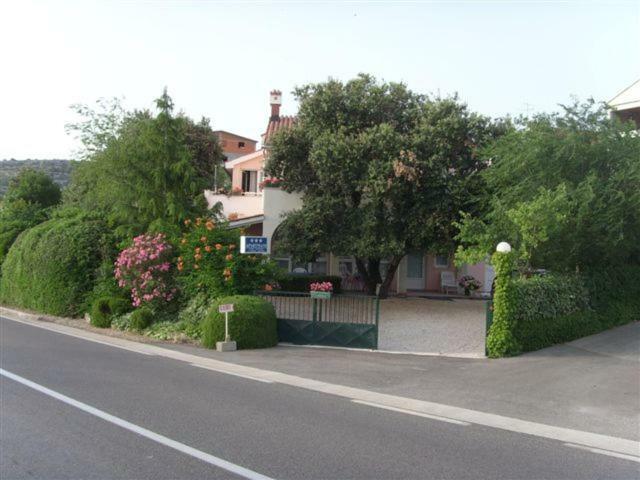פרימוסטן Apartments Tonka מראה חיצוני תמונה