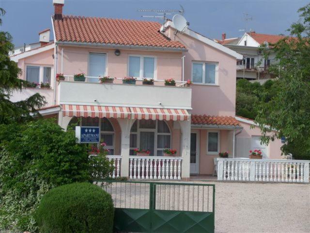 פרימוסטן Apartments Tonka מראה חיצוני תמונה