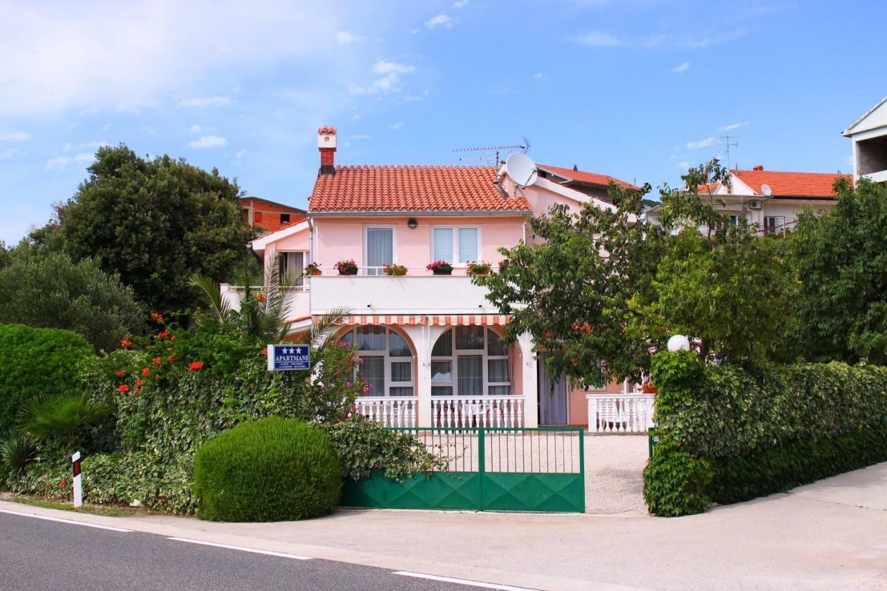 פרימוסטן Apartments Tonka מראה חיצוני תמונה